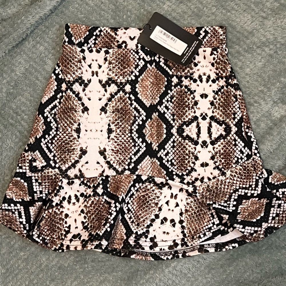 PrettyLittleThing Snakeprint mini skirt